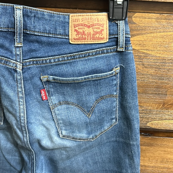 711 Levi’s Mid Rise Skinny Jeans - Picture 6 of 6